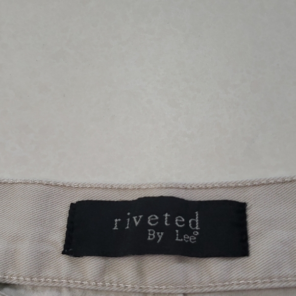 Riveted by Lee Capris - Picture 4 of 4